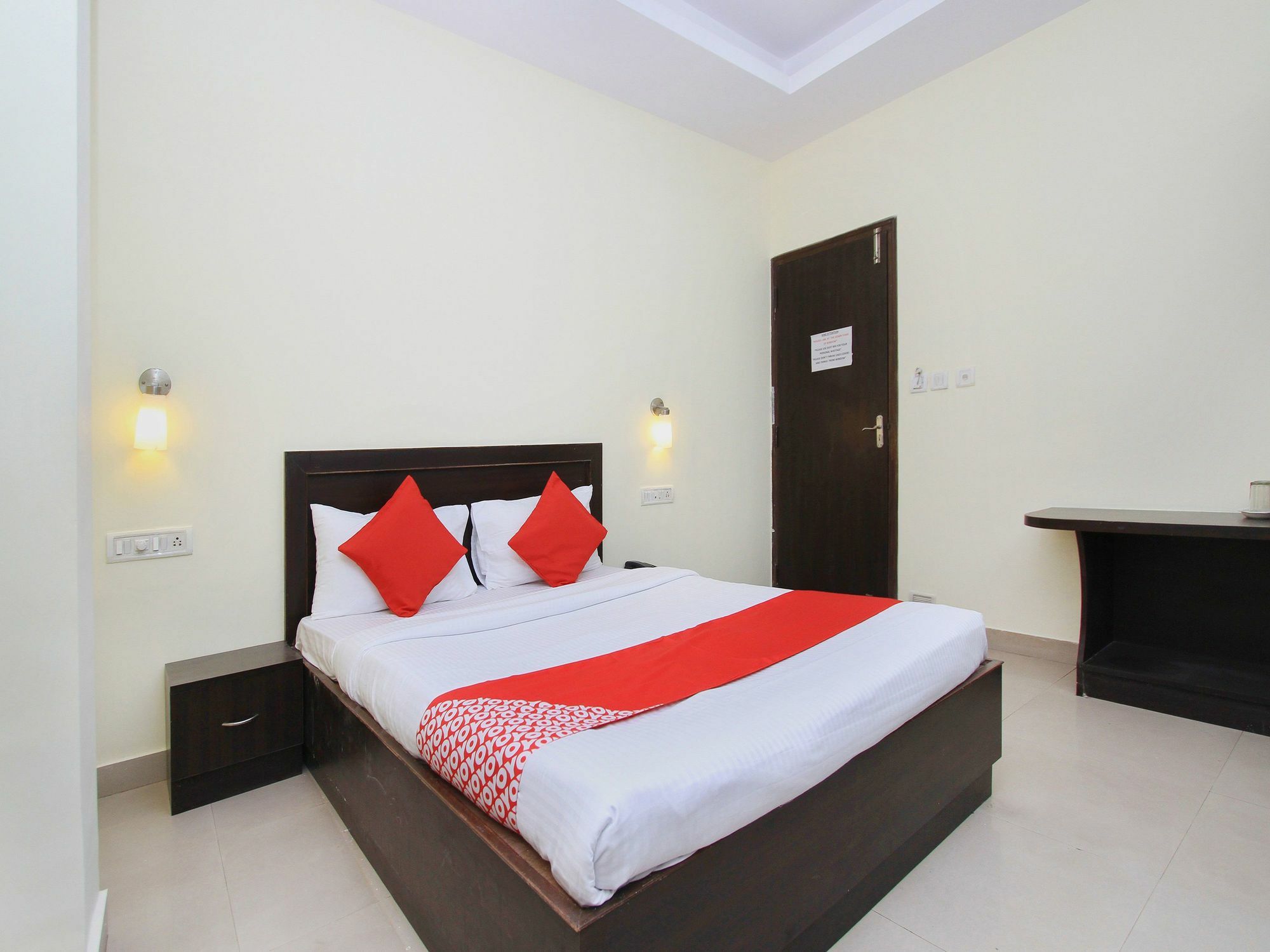 Oyo 345 Hotel Red Mount Aquilla Бенґалуру Екстер'єр фото