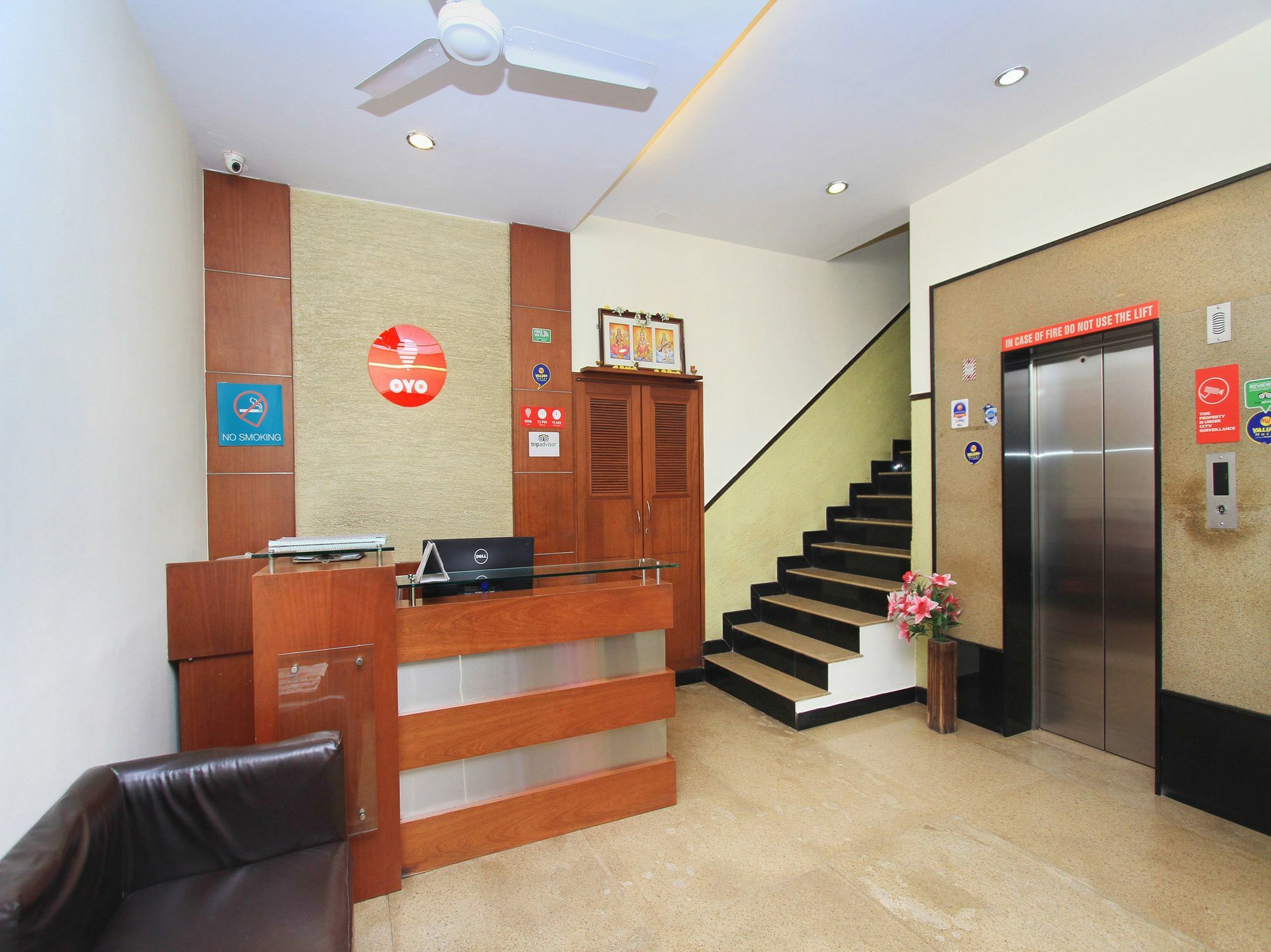 Oyo 345 Hotel Red Mount Aquilla Бенґалуру Екстер'єр фото